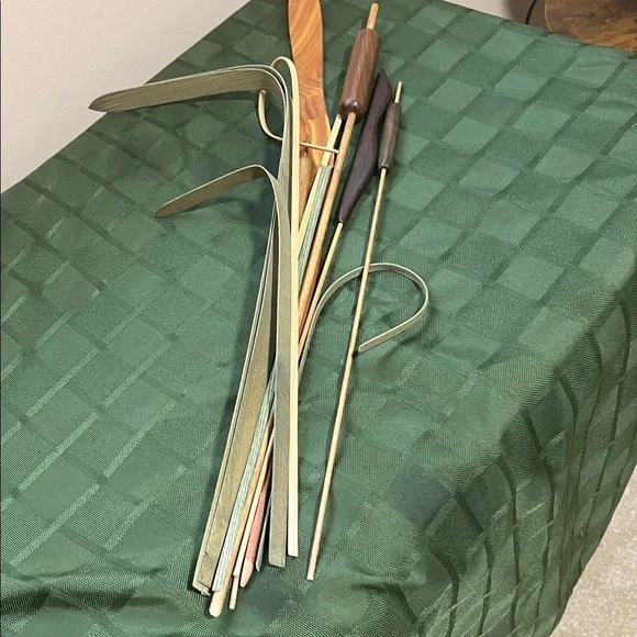 Vintage  Wooden Swan Sculpture with Natural Tones - Picture 5 of 15